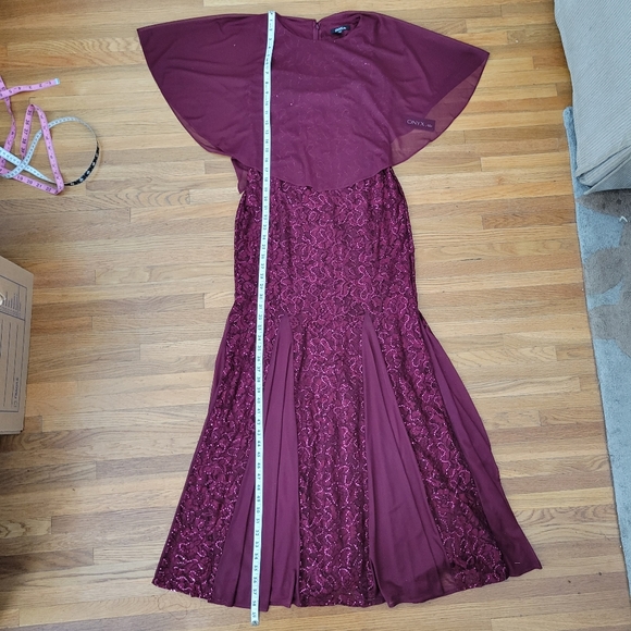 Onyx Nite Burgandy Stretch Lace Gown Size 4 - Picture 8 of 9